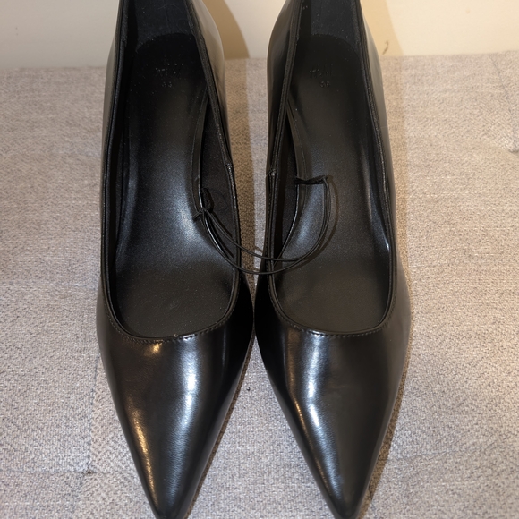Elegant Black Women's Pumps - Picture 1 of 3